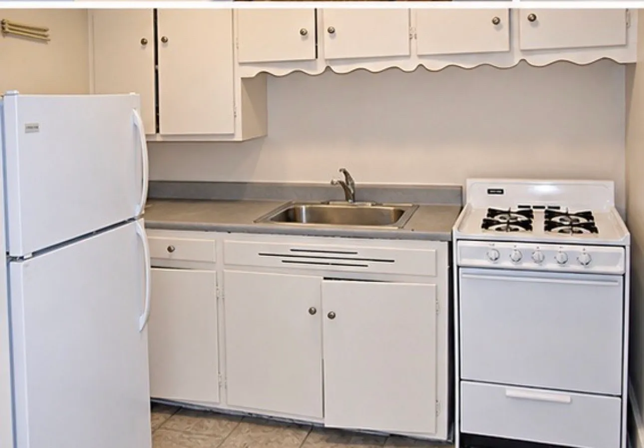 1 bed, 700 sqft, $1,200 — Photo 4
