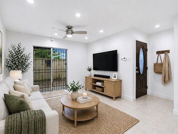 3rd image of 7200 Clarewood Dr APT 1700