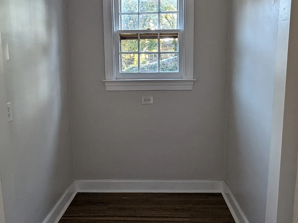 Eating area off kitchen