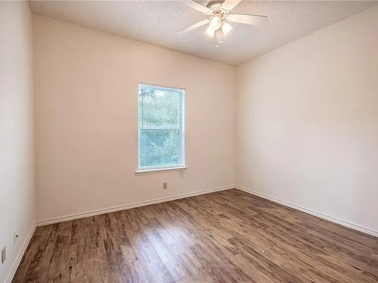 2414 Longview St #302 — Photo 2