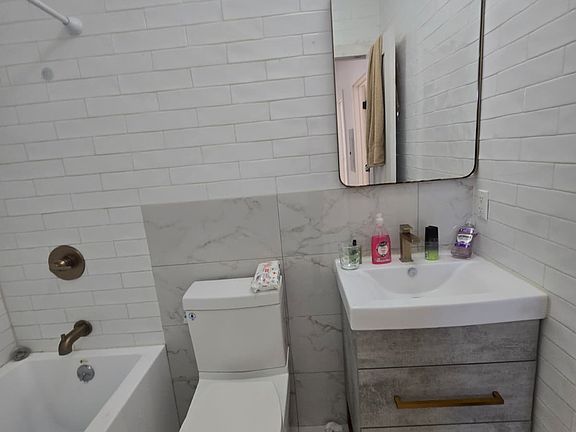 3rd image of 517 Grand Ave #2A