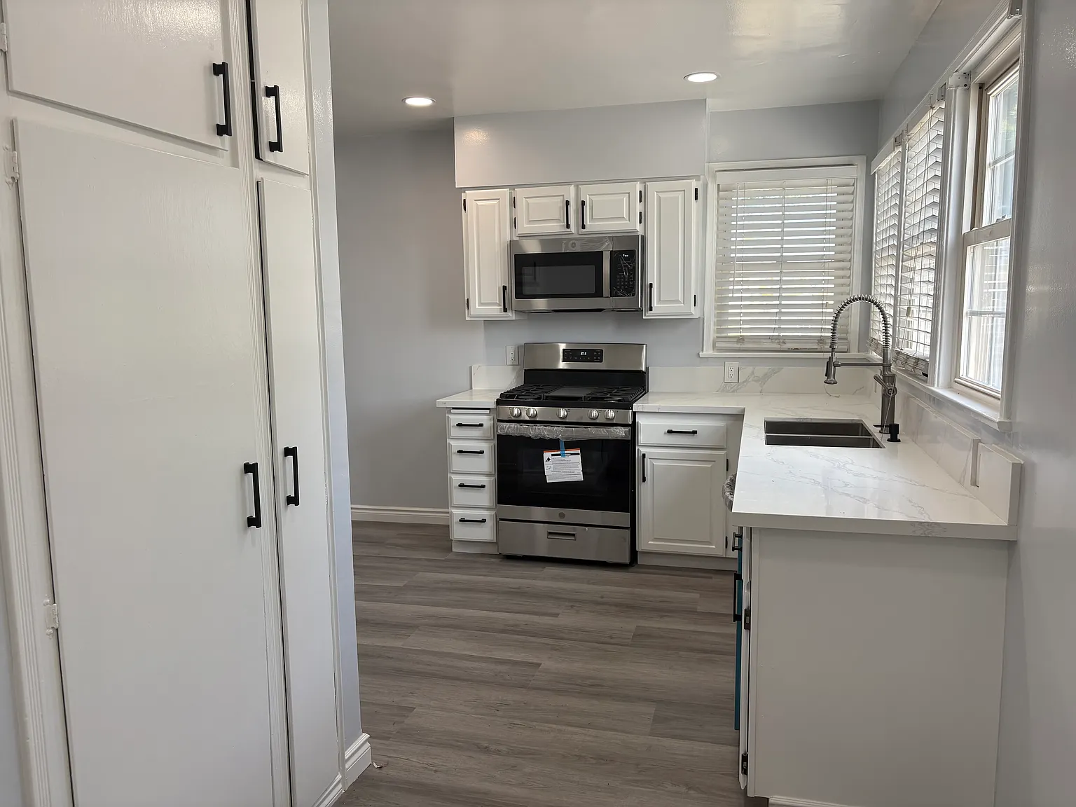 3 bed, 1428 sqft, $3,700 — Photo 2