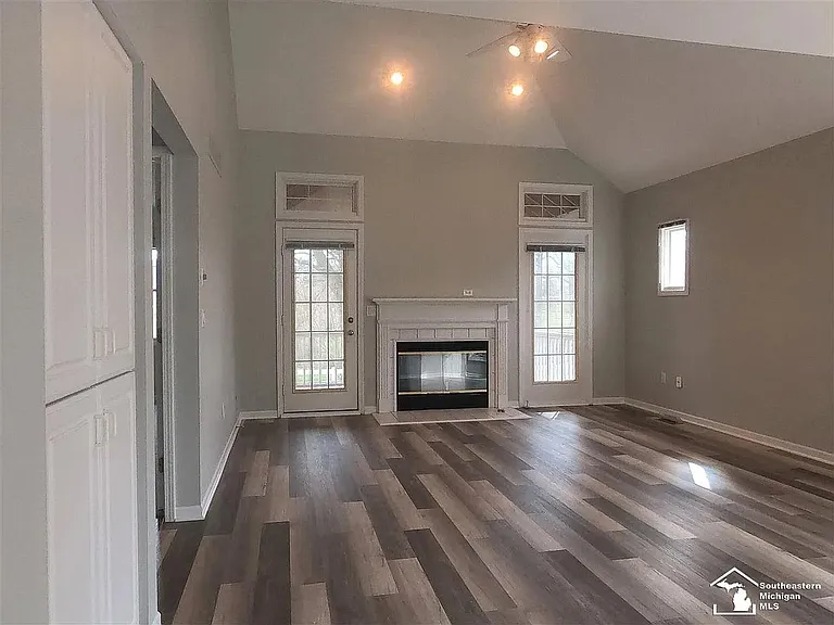 304 Meadowlands Ct #304 — Photo 7
