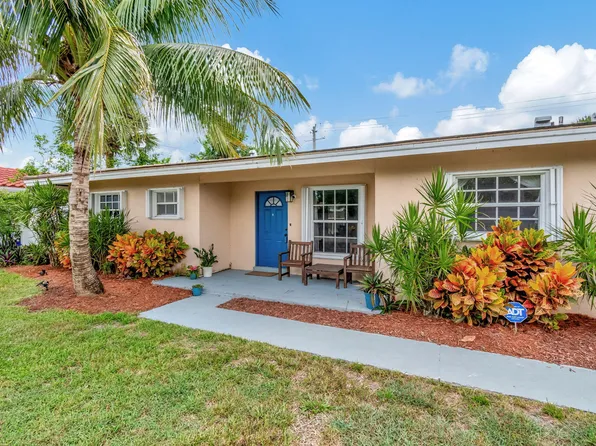 34 Forest Hills Lane, Boca Raton, FL 33431