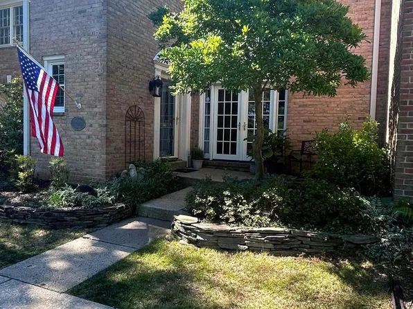 2087 Hopewood Dr, Falls Church, VA 22043