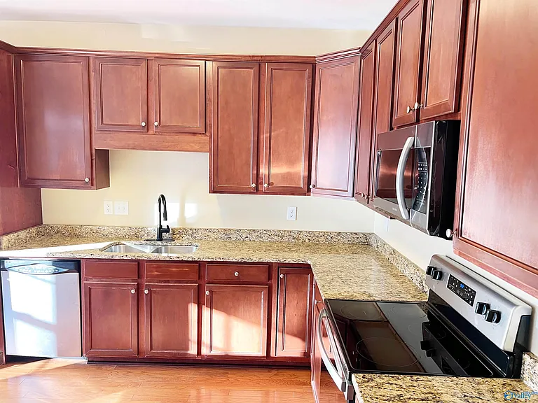 470 Shamrock Dr — Photo 10