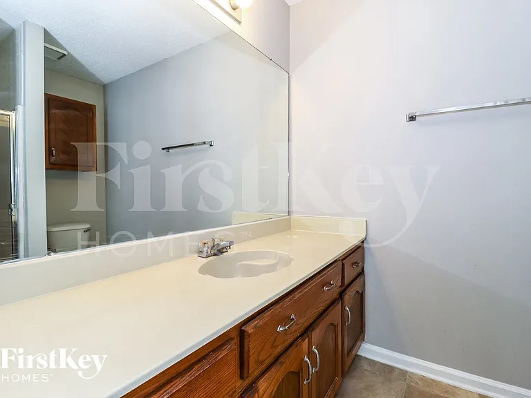 2798 Laura Cir E — Photo 10