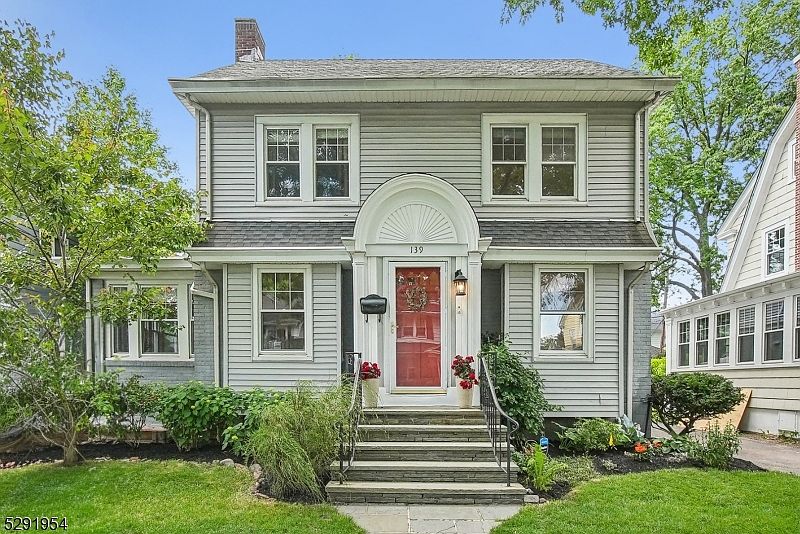 1st image of 139 Mercer Pl