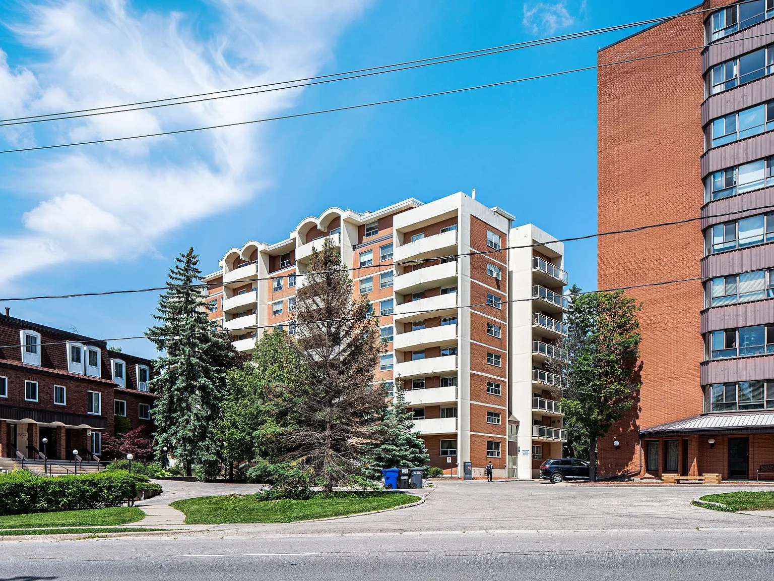 45 Caroline St N — Photo 3