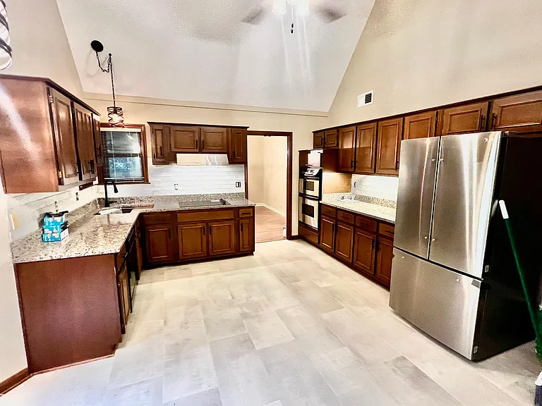 3168 Creekwood Ln — Photo 7