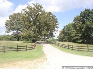 206 Carpenter Rd, Holly Springs, MS 38635