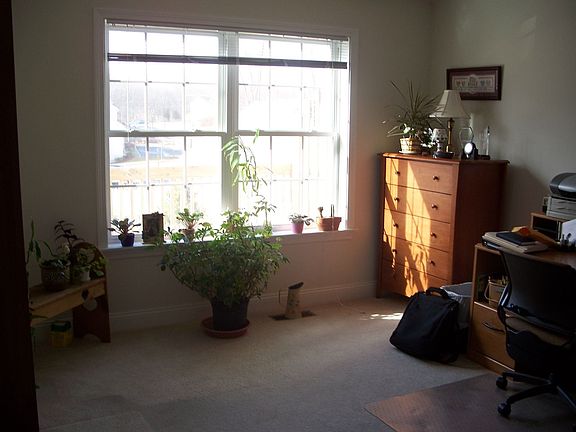 1st floor bdrm or den