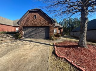 215 Oxmoor Pl, Birmingham, AL 35211