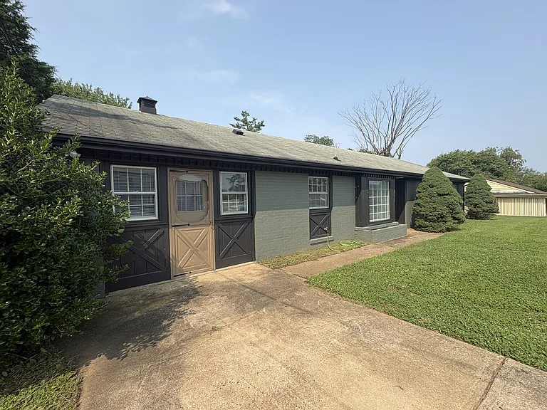 499 Greenwell Ct — Photo 3