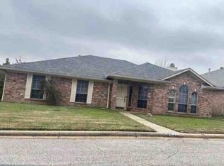 21 Woodland Dr, Longview, TX 75605