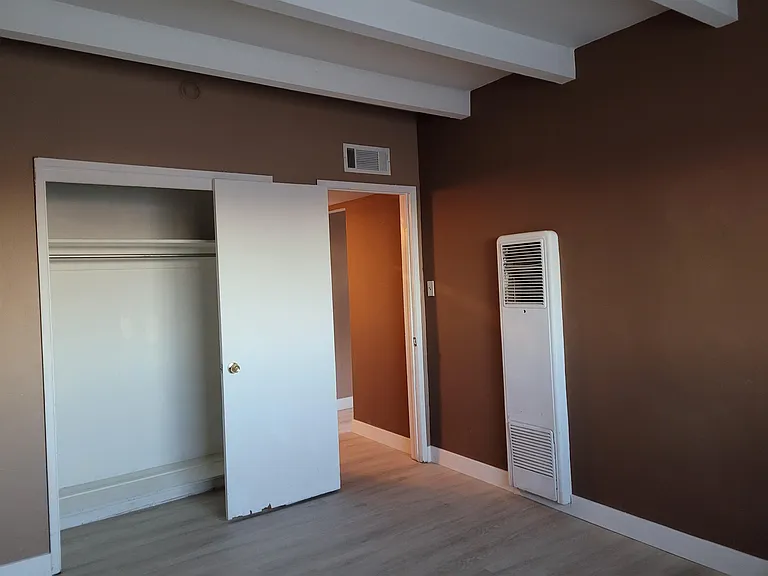 411 S 11th St #10 — Photo 8