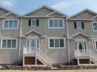 40 Myrtle St APT 2, Waltham, MA 02453