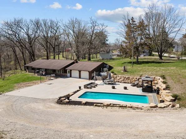 9025 217th St N, Port Byron, IL 61275