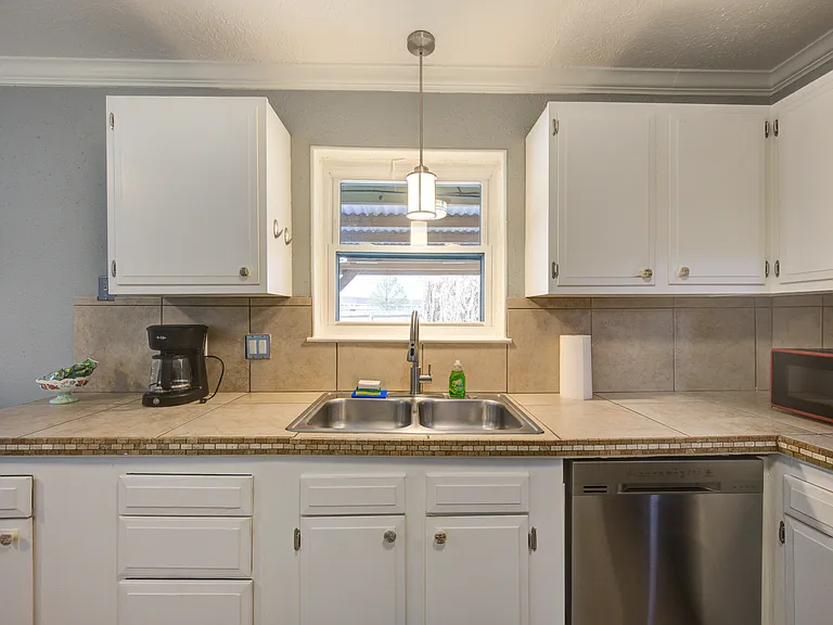 9901 Thrush St — Photo 14