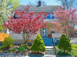 24 Chestnut St, Middletown, NY 10940