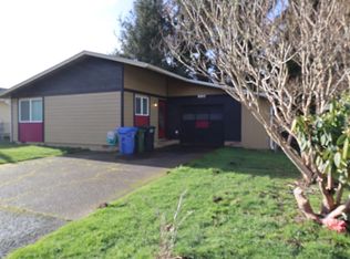 990 SE Rolph Ct, Waldport, OR 97394