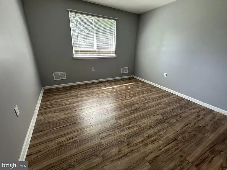 26 Cornwall Dr — Photo 7