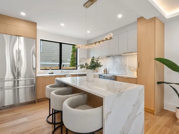 28 Keefe Ave #28, Newton, MA 02464