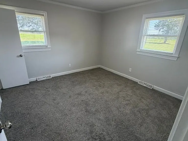 2146 Crescent Dr — Photo 7