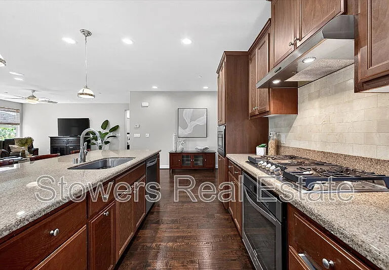 3273 Central Pkwy — Photo 6
