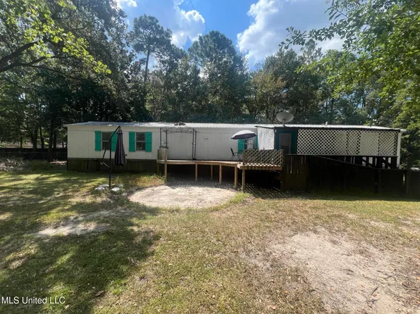 8821 Elm Ave, Ocean Springs, MS 39564