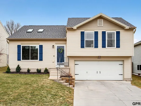 15409 Willit St, Bennington, NE 68007