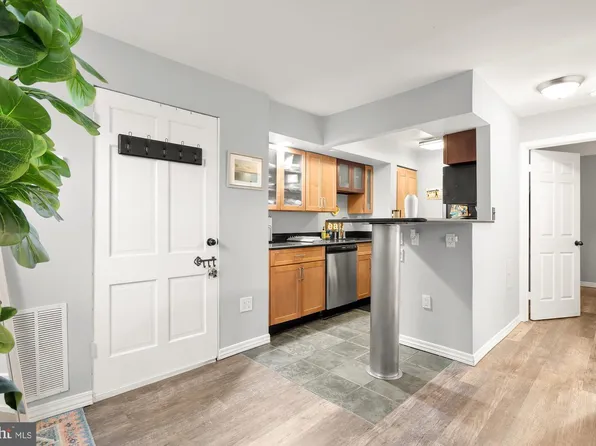 732 5th St SE APT 1, Washington, DC 20003
