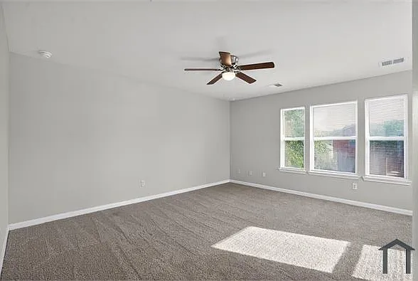 3 bed, 2096 sqft, $2,675 — Photo 3
