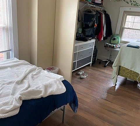 3rd image of 520 Probasco St