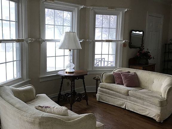 Bay window in front room