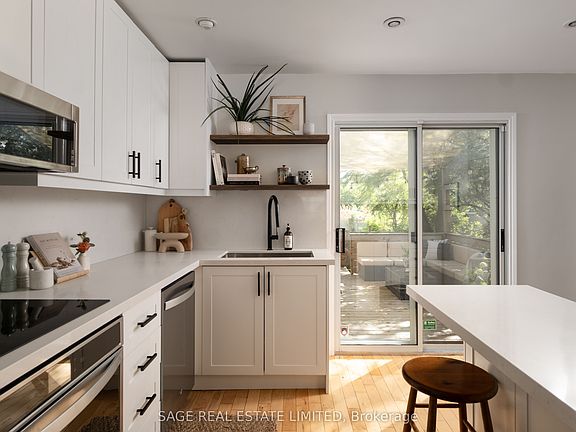 3rd image of 35 Chapman Ave