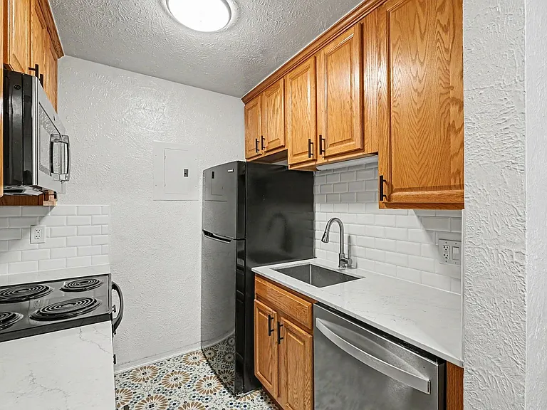 733 E 2nd Ave #105 — Photo 8