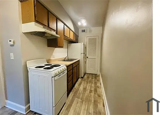 Studio, $695 — Photo 4