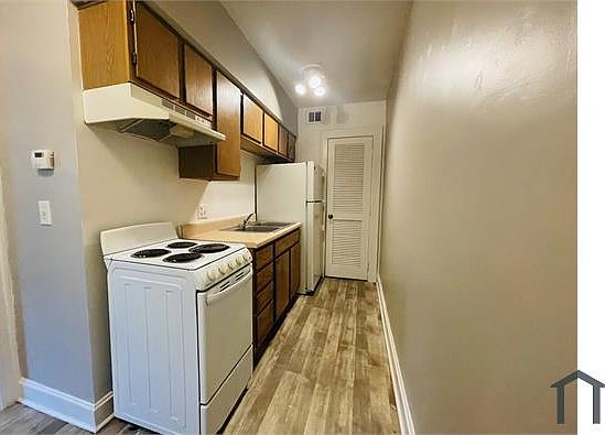 4th image of 625 W Maple Ave APT 2C