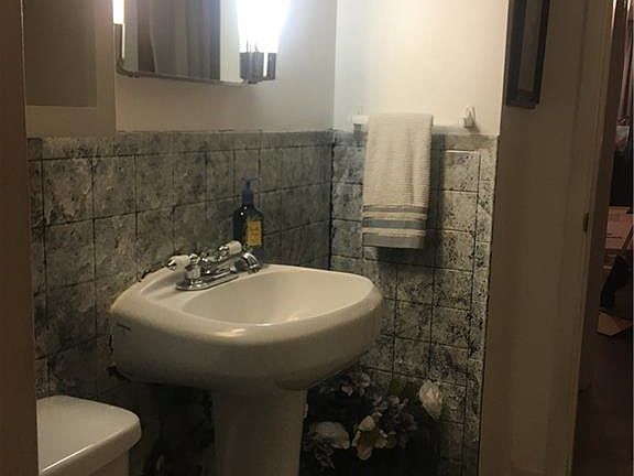 3rd image of 1138 Carmont Dr