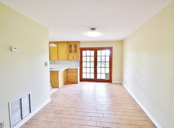 5th image of 2207 S San Antonio Ave