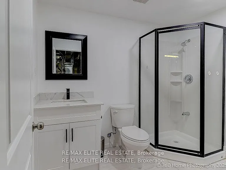 2032 Glenada Cres — Photo 10