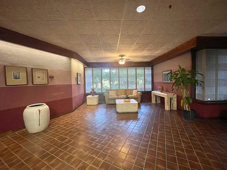 555 Hahaione St #1E-1 — Photo 25