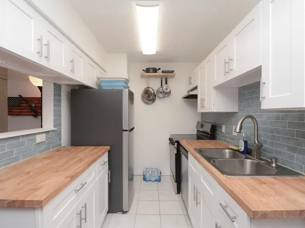 12660 Ashford Point Dr APT 416, Houston, TX 77082