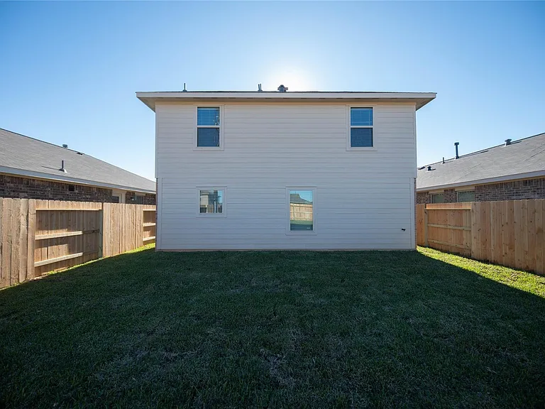 7235 Gorrian — Photo 32