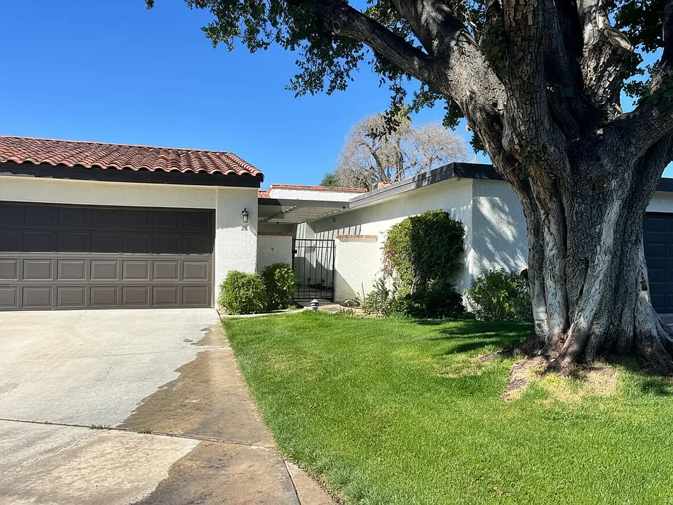 28 Palomas Dr