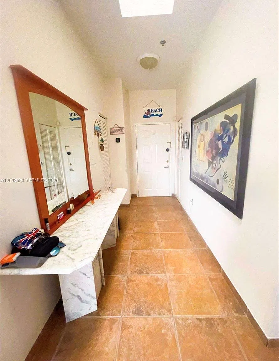 Mediterranean Condo — Photo 3
