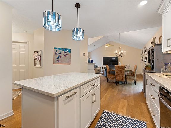 5th image of 313 Westberry Cir