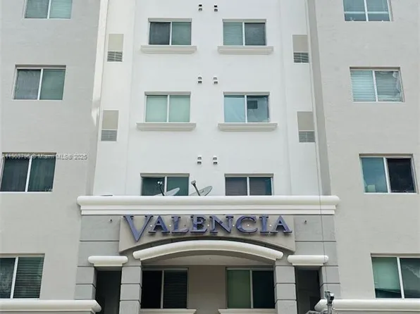 6001 SW 70th St APT 113, South Miami, FL 33143