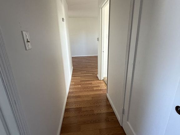 2nd image of 902-908 24th St #904
